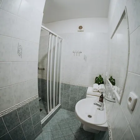 U Zvonu Konukevi 3*